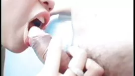 ساقطة على الطاولة مق ...