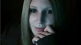 الرجل يخفي في جميع ا ...