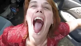 اللعب في السيارة مع  ...