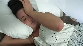 الفتاة تركت المكتب.  ...