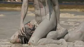 يصرخ نائب الرئيس سكس ...